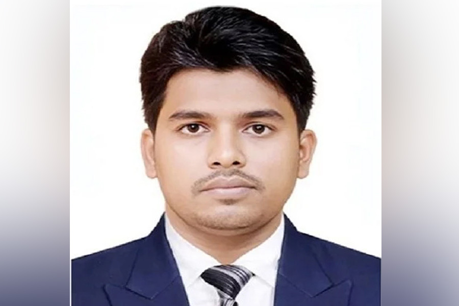 আবারও আসিফ মাহমুদের সাবেক সহকারীকে দেশত্যাগে নিষেধাজ্ঞা