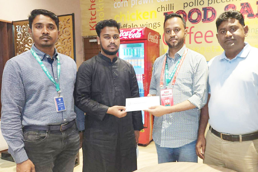 চাকরিচ্যুত মুয়াজ্জিনের পাশে তারেক রহমান