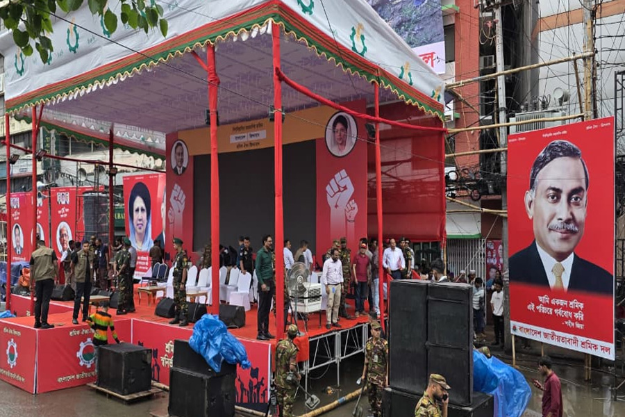 নয়াপল্টনে জলাবদ্ধতা, বিকালে শ্রমিক দলের সমাবেশ