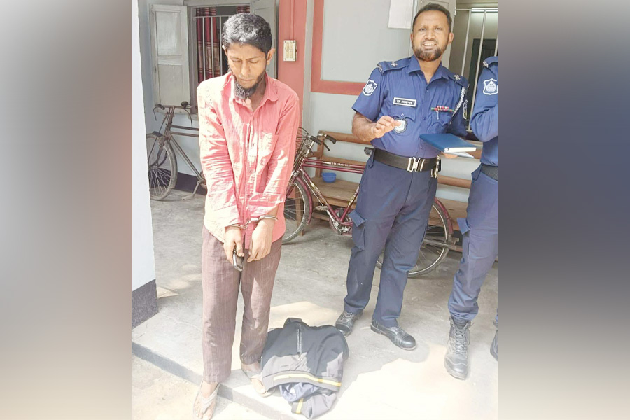 নিরাপত্তাকর্মীর তৎপরতায় বাকৃবি ক্যাম্পাসে চোর আটক