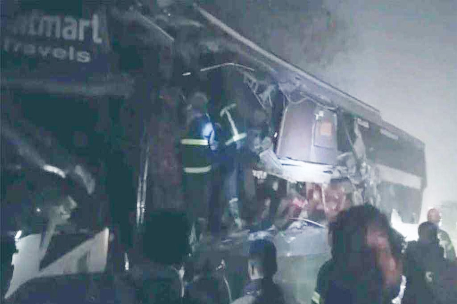 মিরসরাইয়ে বাস-ট্রাক সংঘর্ষ, নিহত ৩