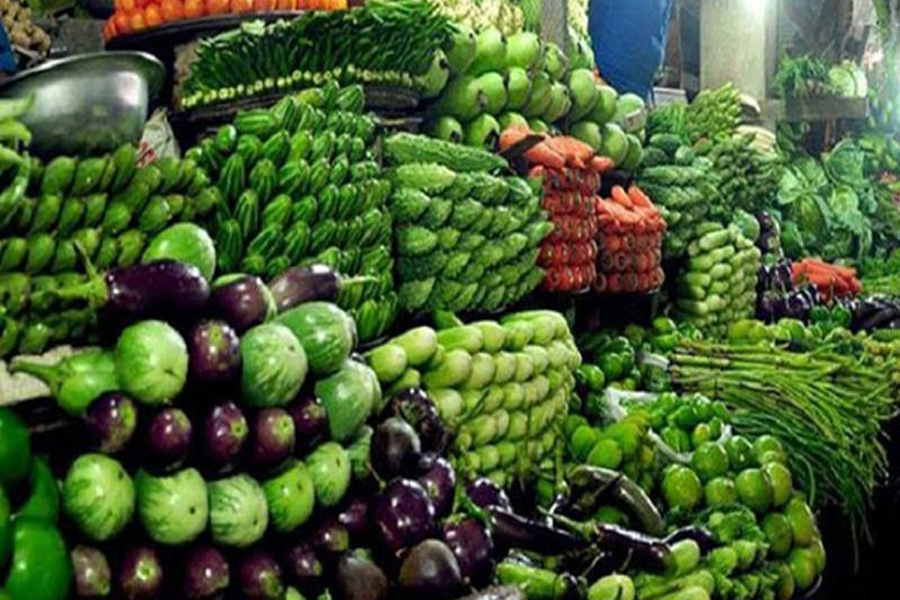 শীতের সবজি বাজারে উঠলেও দাম কমছে না