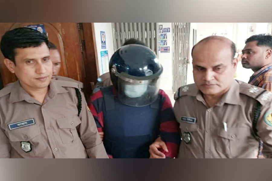 বিমানের সাবেক এমডি ৫ ও স্ত্রী ৭ দিনের রিমান্ডে