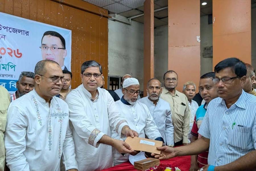 মসজিদ-মন্দির উন্নয়নে অনুদানের চেক তুলে দিলেন প্রতিমন্ত্রী শাহে আলম