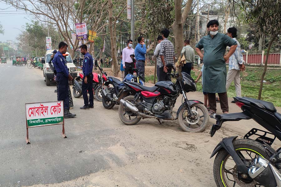 ব্রাহ্মণবাড়িয়ায় বিআরটিএর অভিযান, জরিমানা