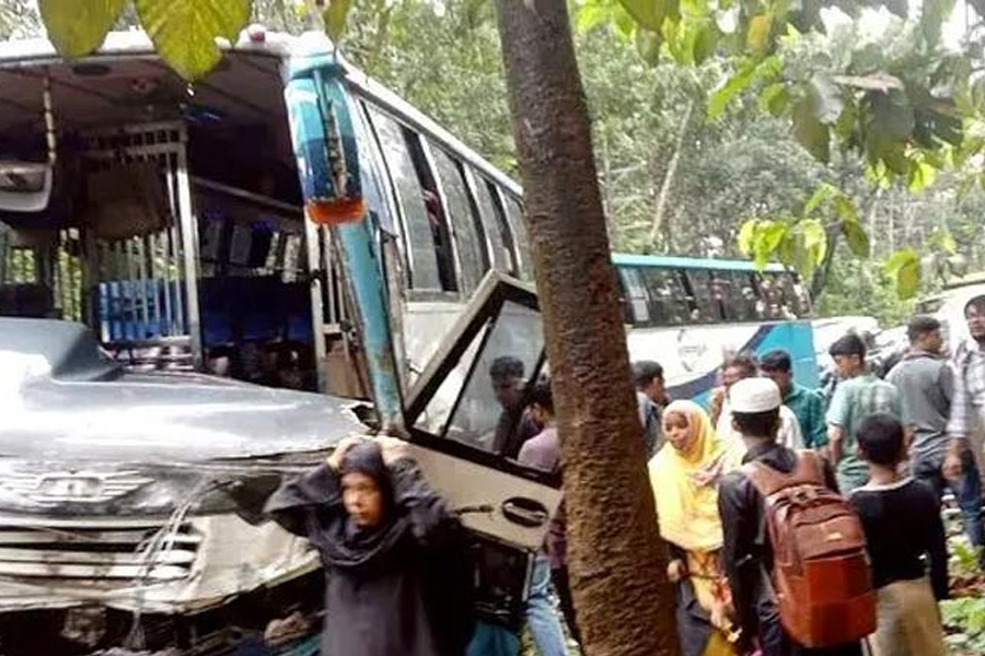 চকরিয়ায় বাস-মাইক্রোবাস সংঘর্ষে ৫ জন নিহত
