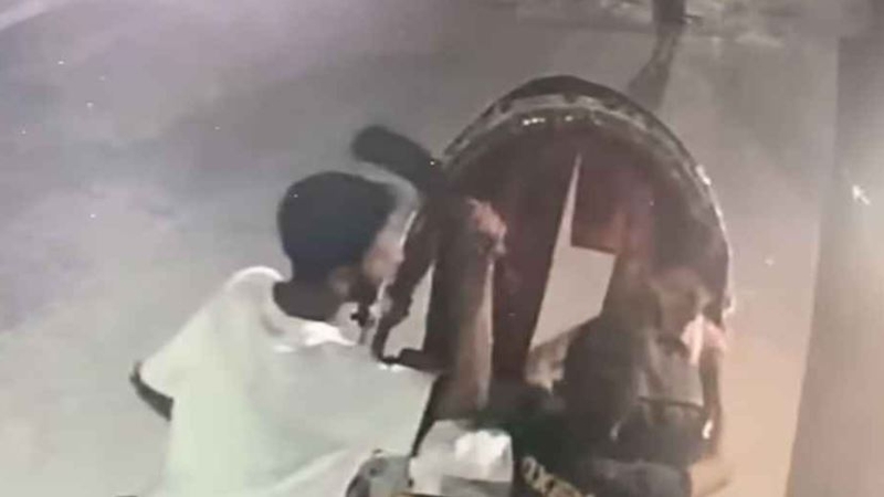 শেওড়াপাড়ায় চাপাতি ঠেকিয়ে ছিনতাই