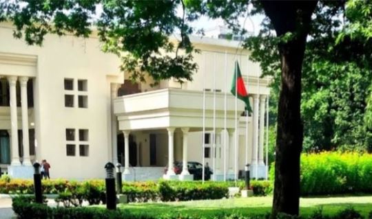 প্রধান উপদেষ্টার সঙ্গে তিন বাহিনী প্রধানের সাক্ষাৎ