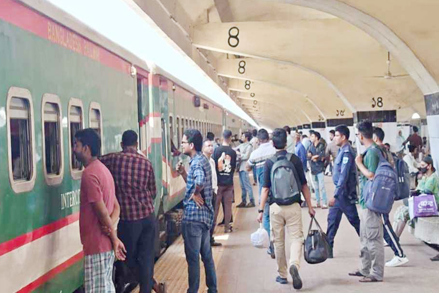 কমলাপুর থেকে ট্রেন সময়মতো ছাড়ছে