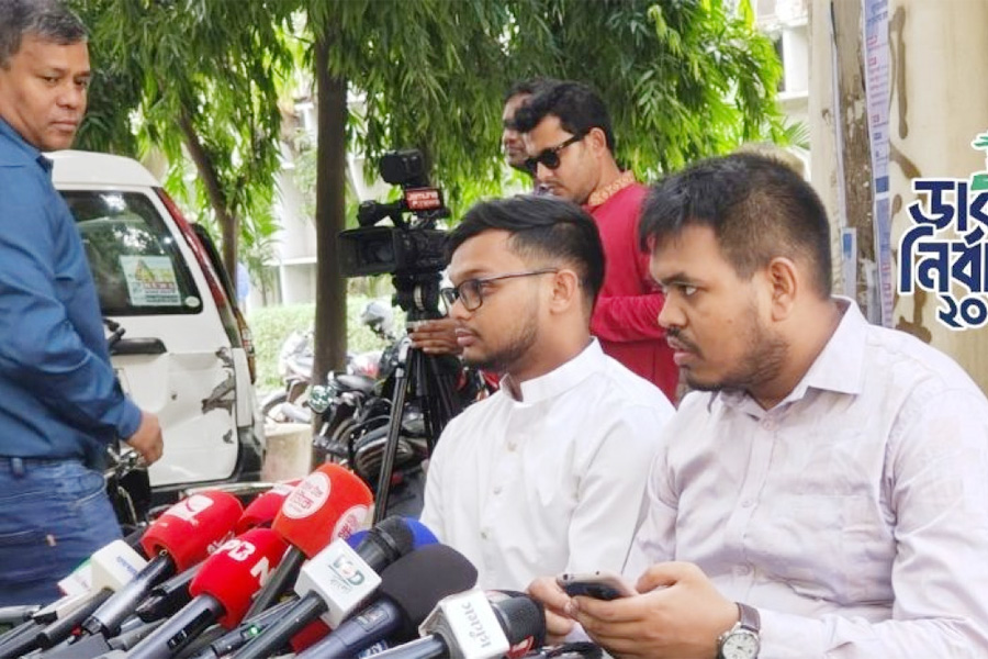 ডাকসু নির্বাচন থেকে সরে দাঁড়ালেন মাহিন