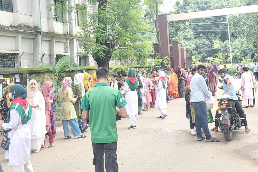 ডাকসুর ভোটগ্রহণ শুরু