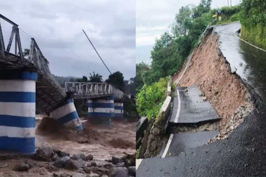 দার্জিলিংয়ে ভয়াবহ ভূমিধস, সব পর্যটন স্পট বন্ধ