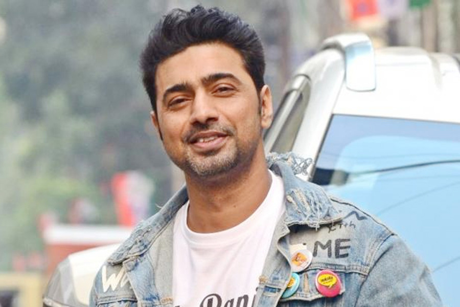 দেবের উদ্বেগ প্রকাশ, যুদ্ধ নয়, শান্তিতে বাঁচার আহ্বান