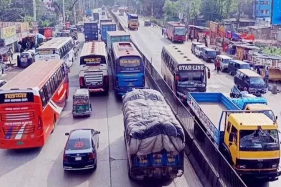 ঢাকা-চট্টগ্রাম মহাসড়কে ঈদ যাত্রা, যানবাহনের চাপ বাড়ছে