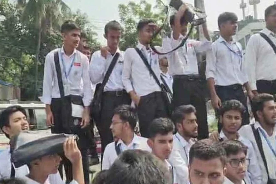 সায়েন্সল্যাব অবরোধ করেছেন ঢাকা কলেজের উচ্চমাধ্যমিকের শিক্ষার্থীরা