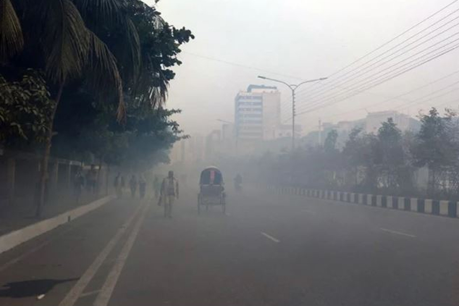 ঢাকায় ঝিরি ঝিরি কুয়াশা