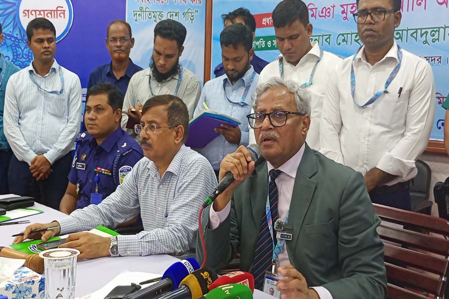 দুর্নীতি দমনে কঠোর সিদ্ধান্তের অঙ্গীকার দুদক কমিশনারের