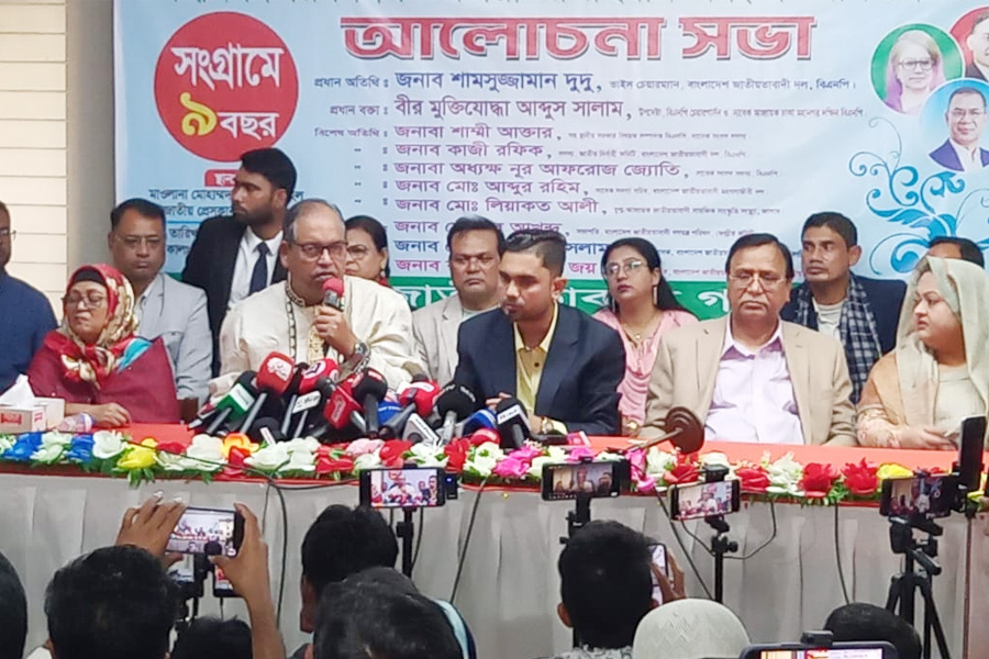 একটি বিশেষ মহল নির্বাচন বাঞ্চলের চেষ্টা করছে: দুদু