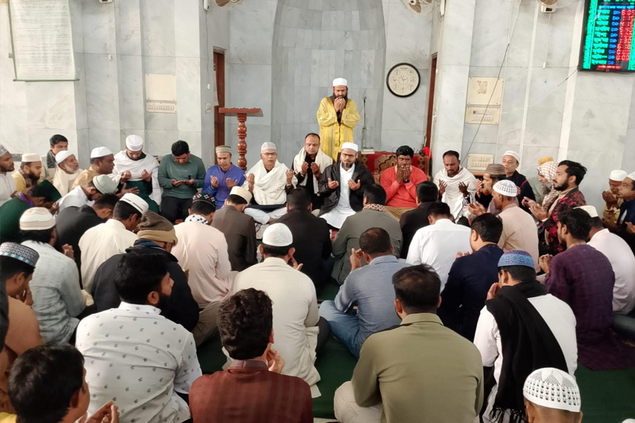 খালেদা জিয়ার আত্মার মাগফিরাত কামনায় দোয়া মাহফিল