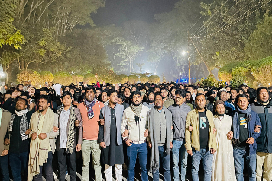 হাদির মৃত্যুতে ইসলামী বিশ্ববিদ্যালয়ে বিক্ষোভ