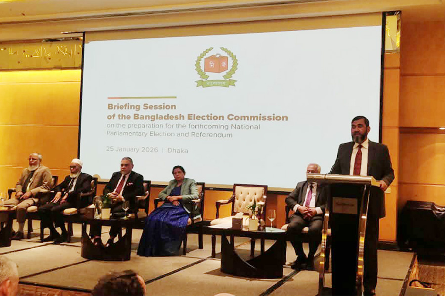 সাংবাদিকদের প্রবেশাধিকার ছাড়াই ইসির কূটনীতিকদের সাথে ব্রিফ