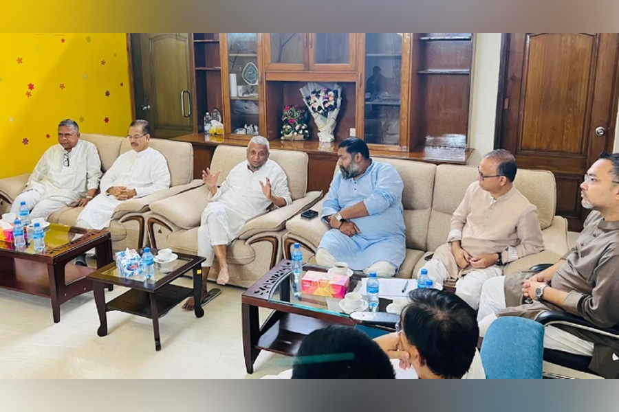 ঈদের আগে বকেয়া বেতন-বোনাস পরিশোধের নির্দেশ শ্রমমন্ত্রীর