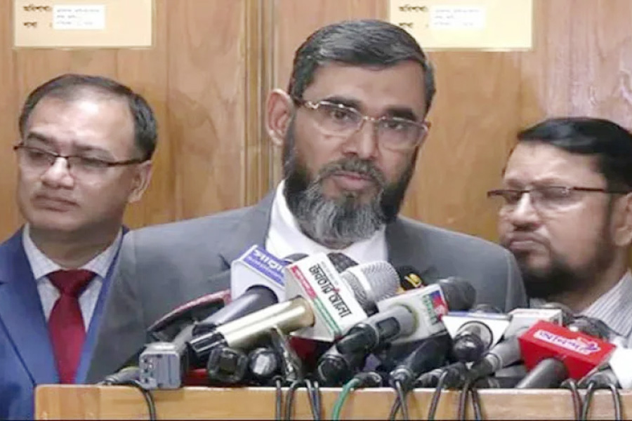 স্বচ্ছ নির্বাচনের জন্য গণমাধ্যম অপরিহার্য: ইসি সানাউল্লাহ