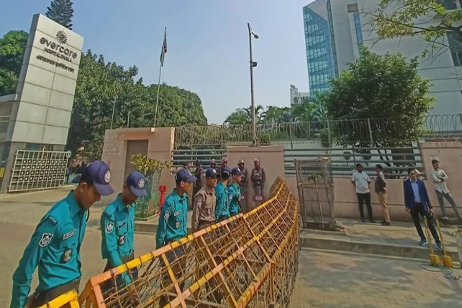 এভারকেয়ারে কমছে খালেদা জিয়ার উৎসুক জনতার ভিড়