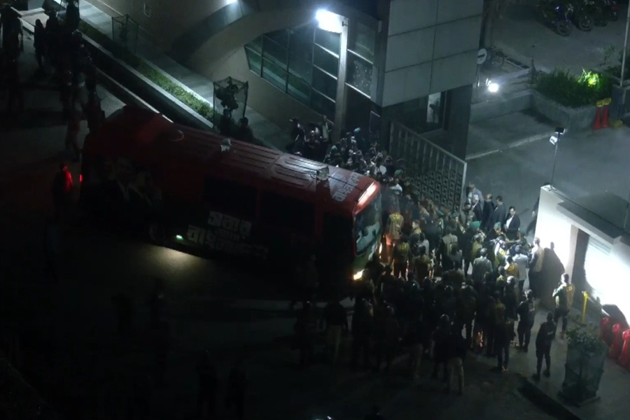 অসুস্থ মায়ের কাছে এভারকেয়ারে তারেক রহমান