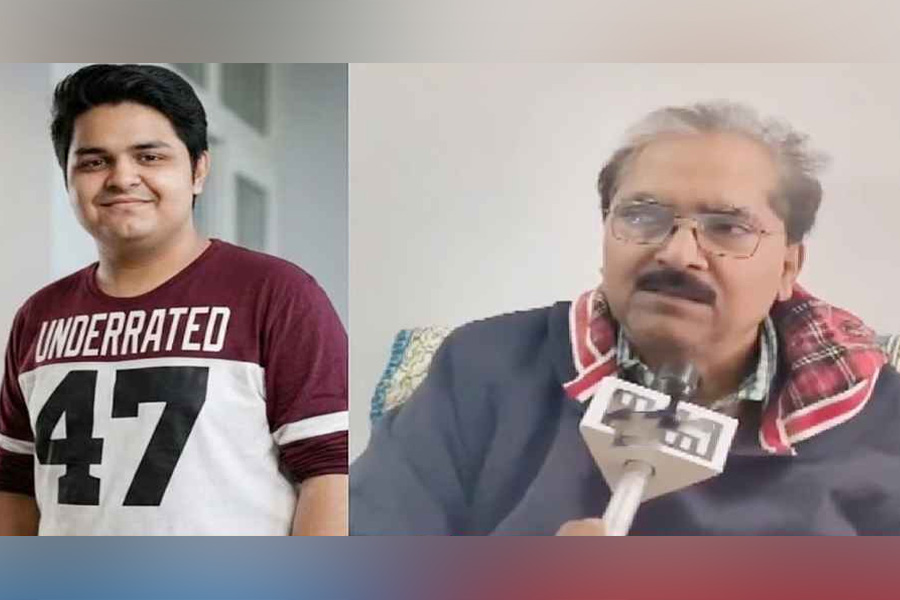 চোখের সামনে ছেলের মৃত্যু দেখলেন বাবা