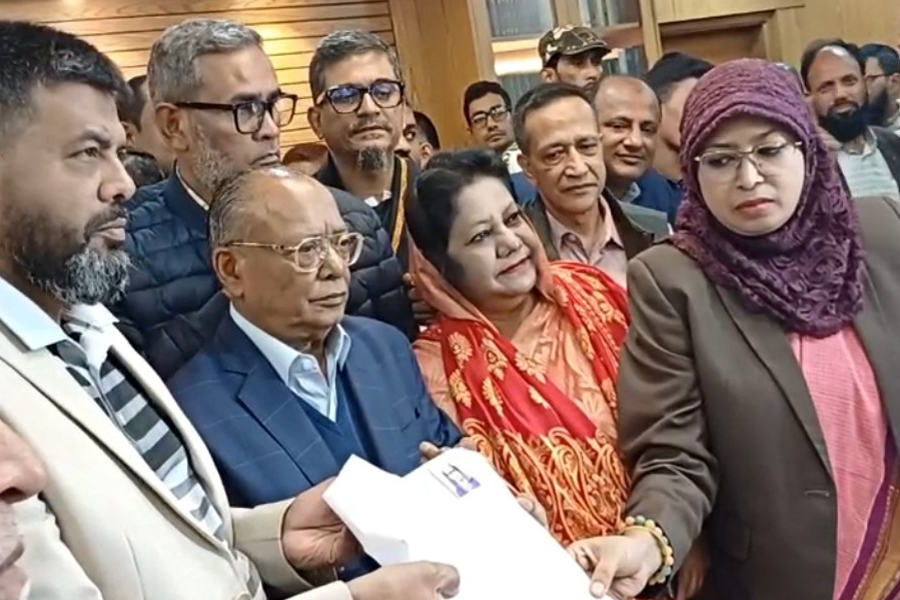 ফেনীর তিন আসনে মনোনয়নপত্র জমা দিলেন প্রার্থীরা