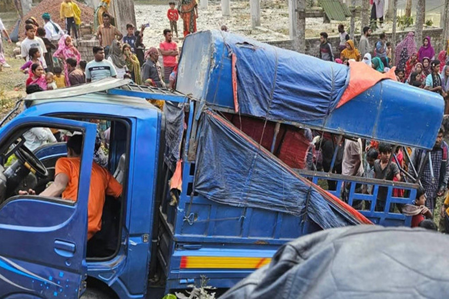 ট্রেন-পিকআপ সংঘর্ষে দুই ভাইসহ নিহত ৩, আহত ১৫