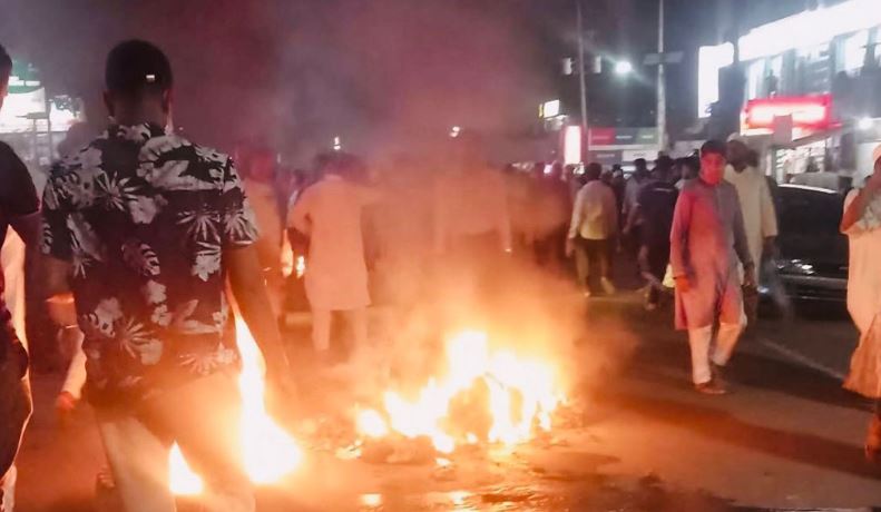 ফটিকছড়িতে প্রার্থী পরিবর্তনের দাবিতে বিক্ষোভ