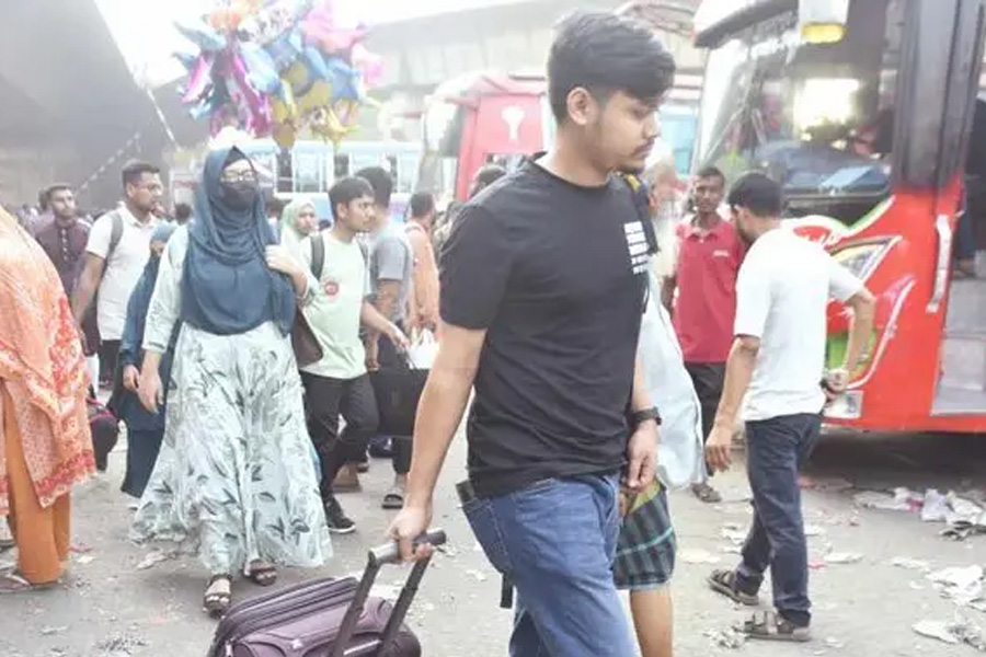 গাবতলী-কল্যাণপুরে বাড়তি ভাড়া ও যানজটের চাপ