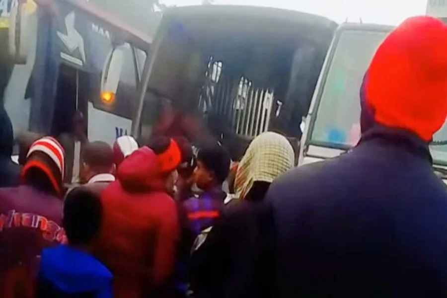 পলাশবাড়ীতে ট্রাক-বাস সংঘর্ষে ২ নিহত