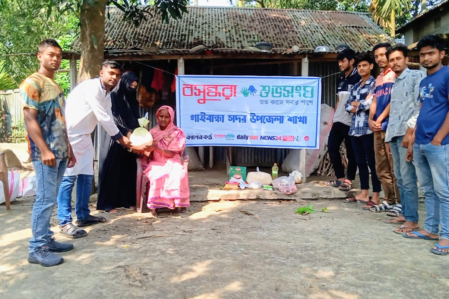 গাইবান্ধায় ঈদ সামগ্রী উপহার পেলেন রেখা বেগম