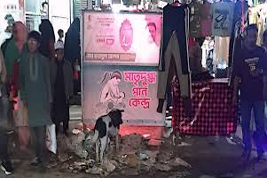 মাতৃদুগ্ধ পান কেন্দ্রের সামনে ময়লা আবর্জনা