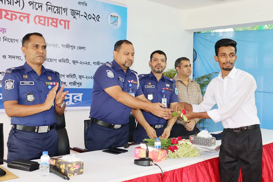 গাজীপুরে মেধাভিত্তিক স্বচ্ছতায় পুলিশে চাকরি পেলেন ৪৭ জন