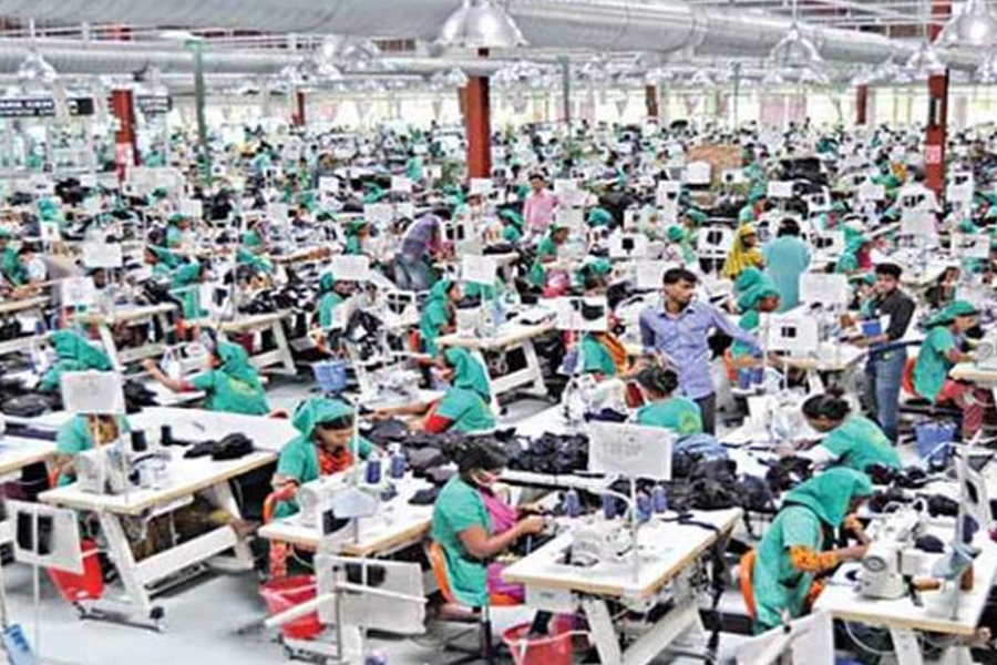 পোশাক কারখানায় এক দিনের ছুটি ঘোষণা