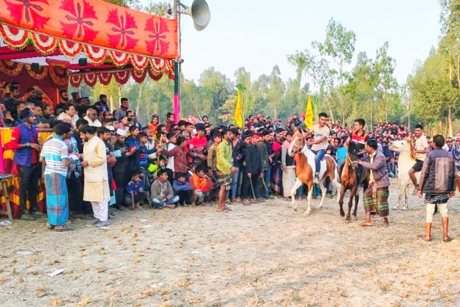 কুড়িগ্রামে ঐতিহ্যবাহী ঘোড়দৌড় প্রতিযোগিতা