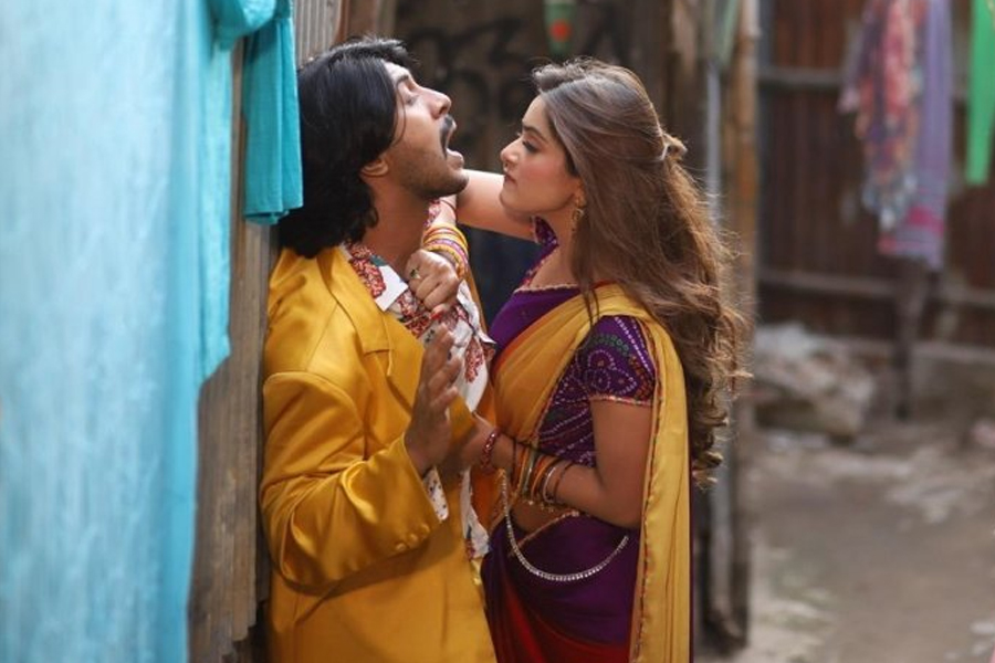 নারীকেন্দ্রিক গ্যাংস্টার নাটক ‘গোলাপী’