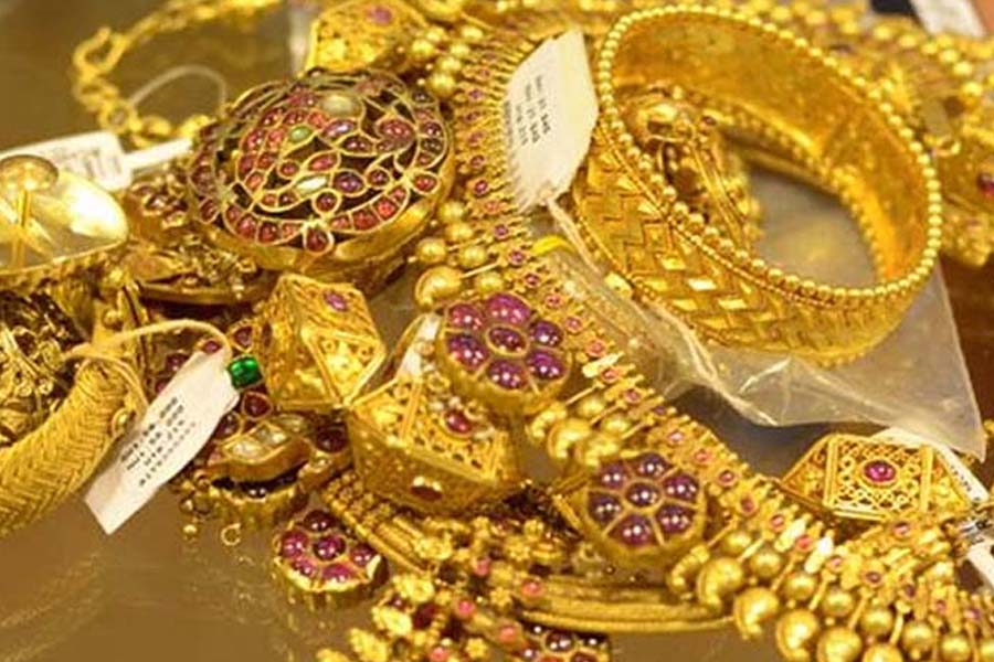 ২৪ ঘণ্টায় ভরিপ্রতি কমলো সাড়ে ১০ হাজার টাকা!