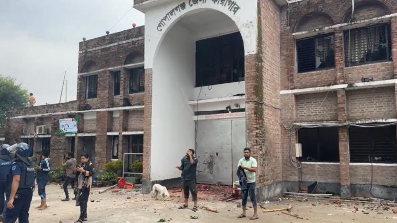 গোপালগঞ্জ জেলা কারাগারে হামলা-ভাঙচুর