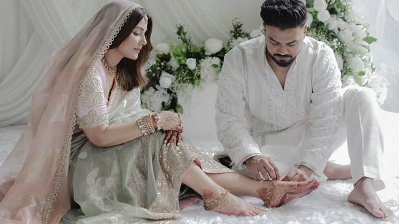ক্যানসার নিয়েই বিয়ে করেছেন হিনা খান