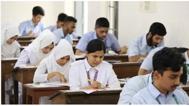 কমেছে প্রায় ৮২ হাজার এইচএসসি পরীক্ষার্থী