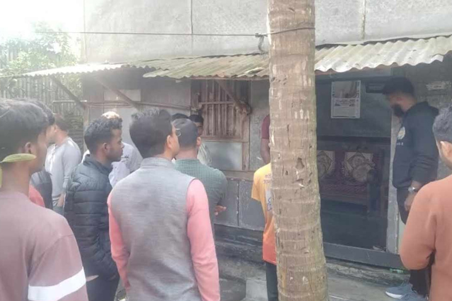 গুলিবিদ্ধ ওসমান হাদির নলছিটির বাড়িতে চুরি, তদন্তে পুলিশ