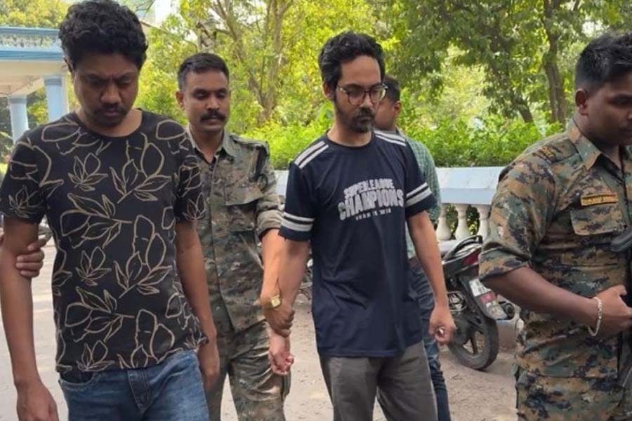 সম্পৃক্ততা অস্বীকার করে ফয়সাল বলল, ‘হাদি জামায়াতের প্রোডাক্ট’