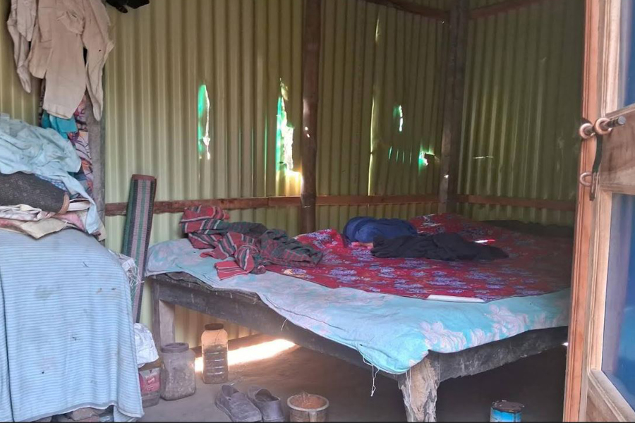 জন্মান্ধ আবদুল গফুর মল্লিকের বাড়িতে দূর্বৃত্তদের হামলা