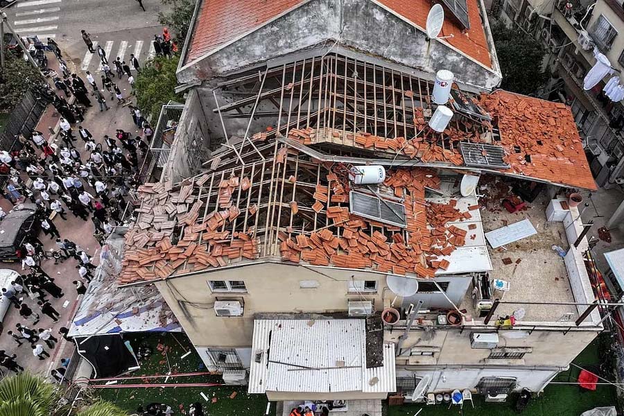 ইরান ও মিত্রদের শতাধিক ক্ষেপণাস্ত্র ড্রোন হামলা