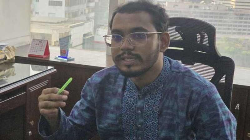 ‘সরি, হয় চুপ্পুকে সরান-লীগকে ব্যান করেন’